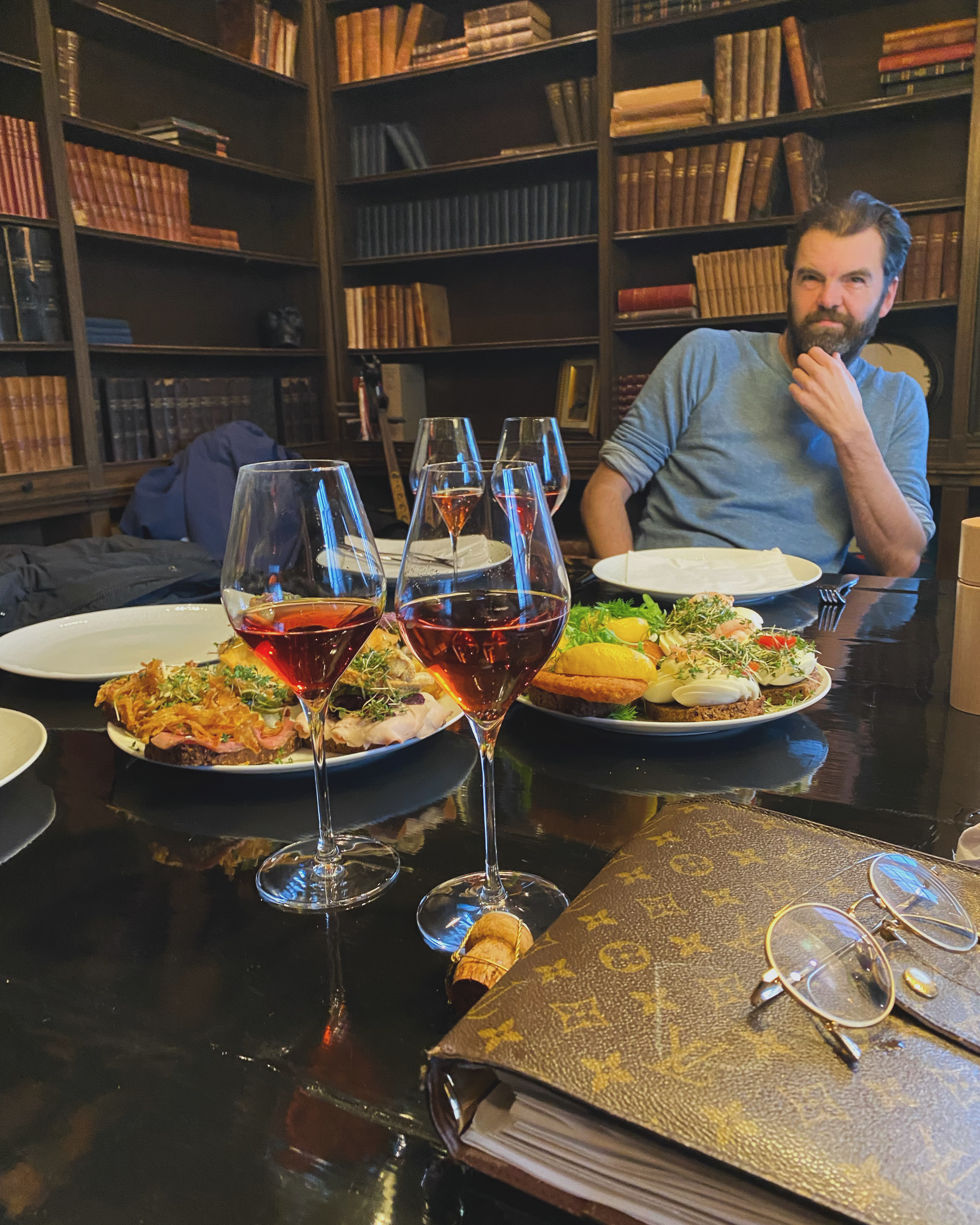 LE NON MOI ROSÉ CHAMPAGNE COMING