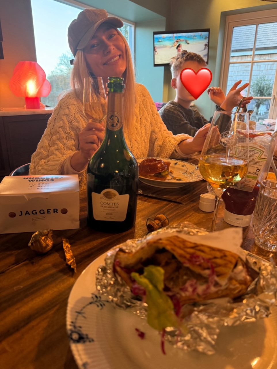 BURGER OG BOBLER; KEBAB OG COMTES